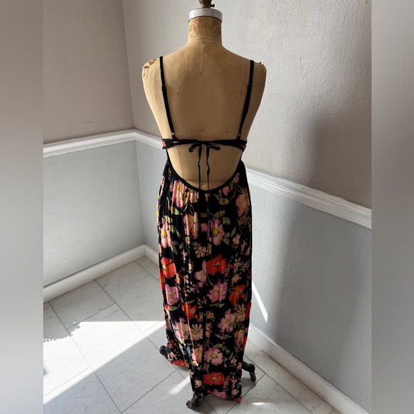 Floral Black Maxi Dress - Picture 4 of 9